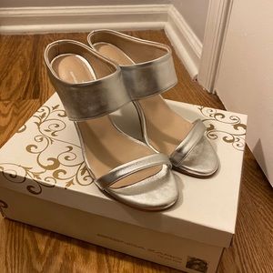 Brenda Zaro leather silver 3.5” heels size 37.5 (7)